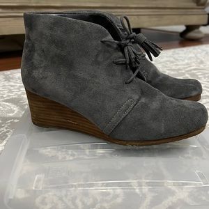 Dr. Scholls GraySuede Booties!